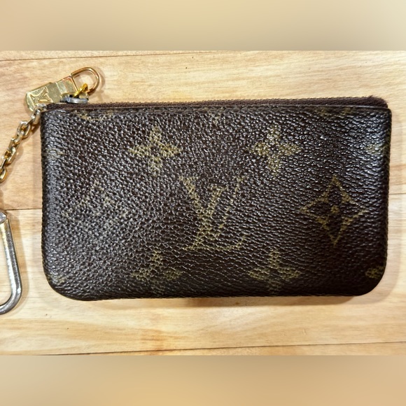 Louis Vuitton Monogram Key Pouch - Picture 3 of 8